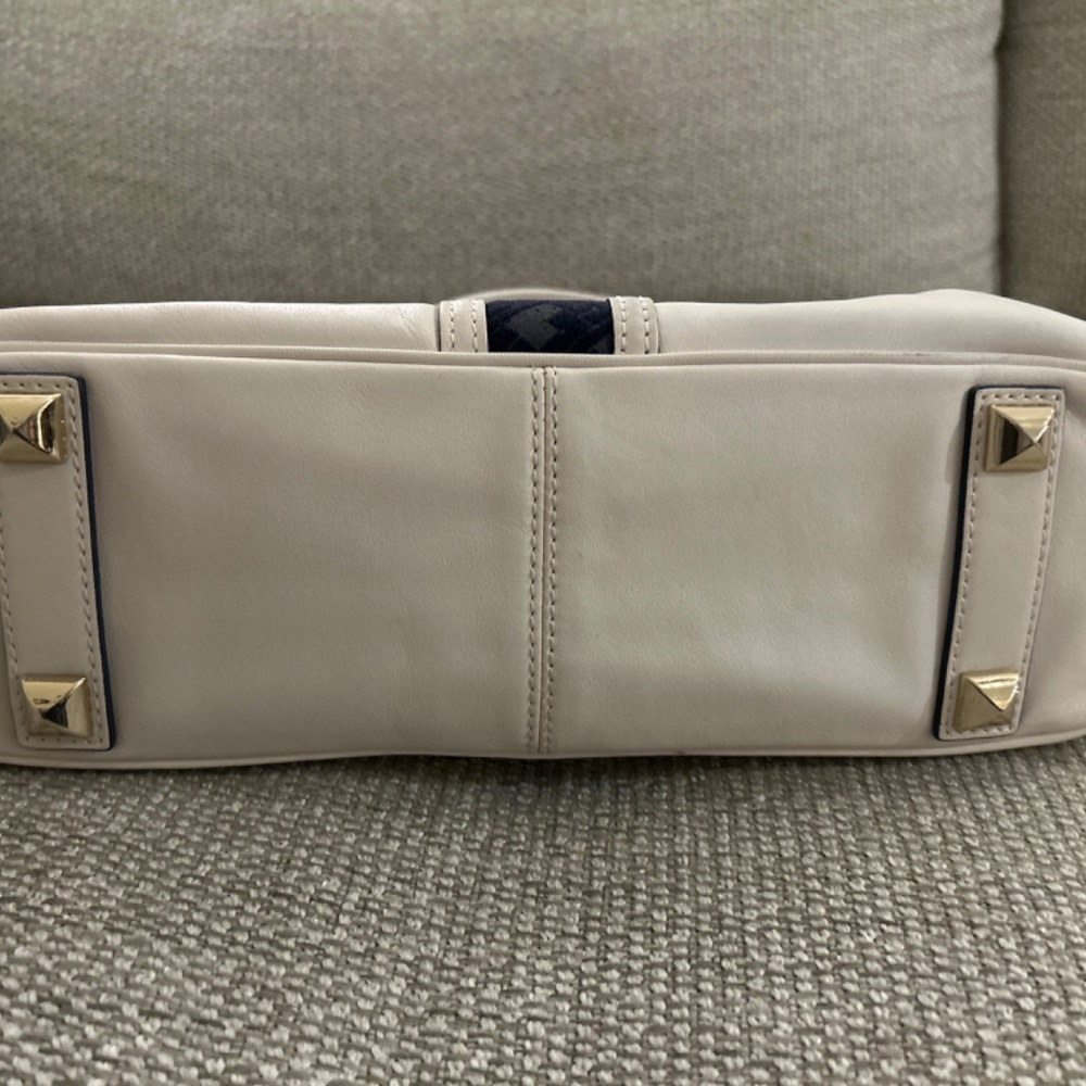 L.A.M.B white leather and navy handbag - Picture 4 of 7